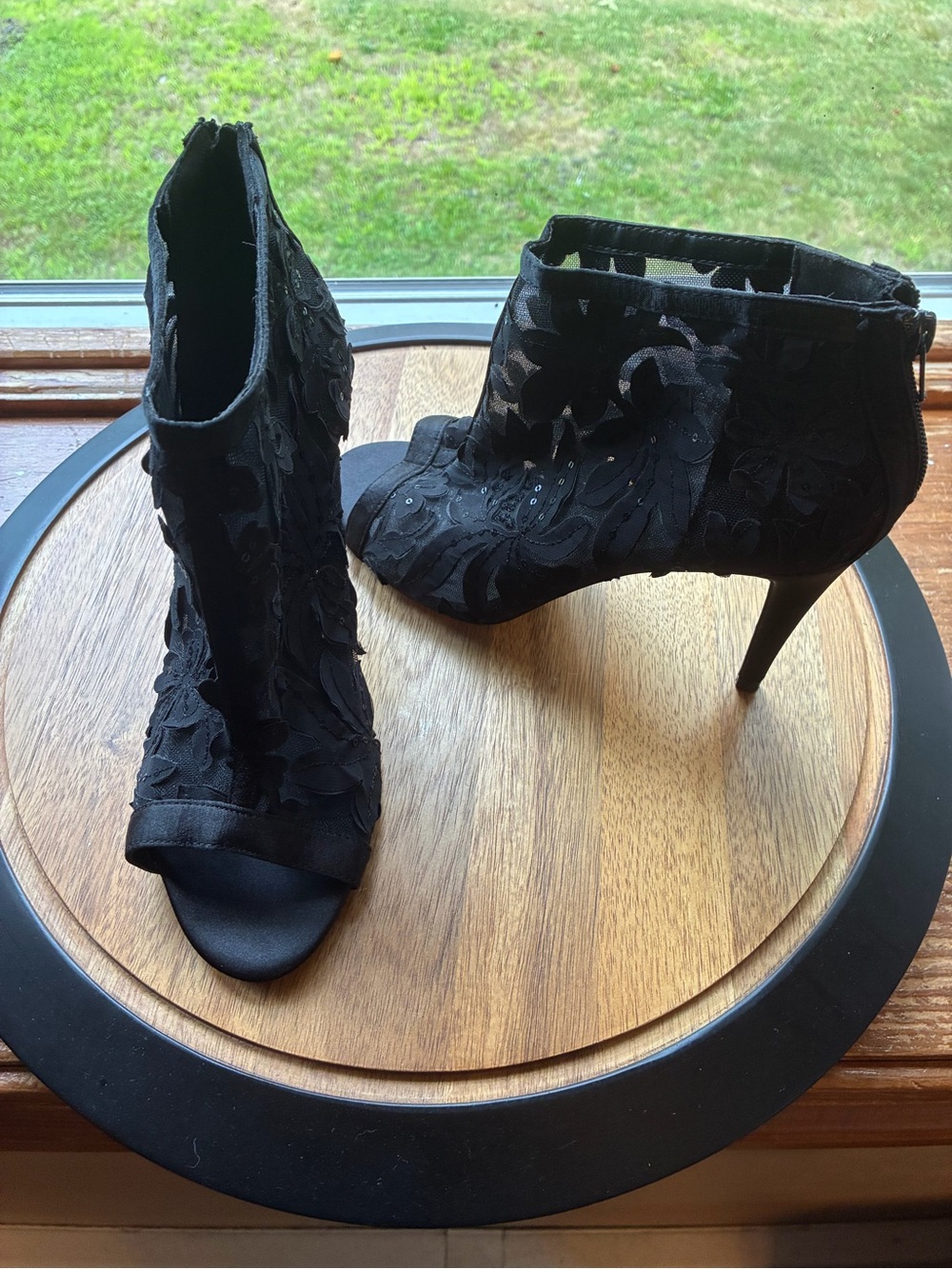 Black Lace Vampy Peep-Toe Booties / Size 10